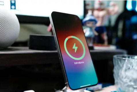 资溪苹果15换屏服务分享用什么充电器给iPhone15充电更好 